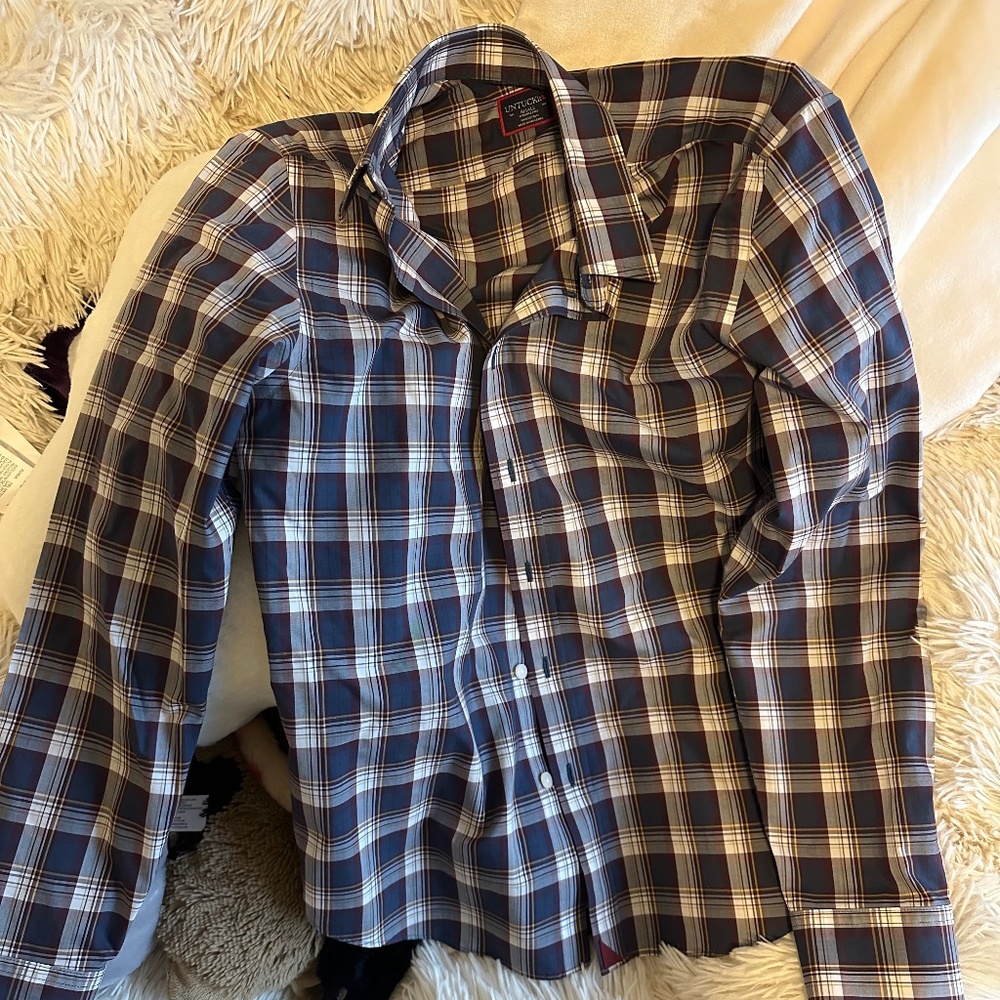 Untuckit men’s dress shirt